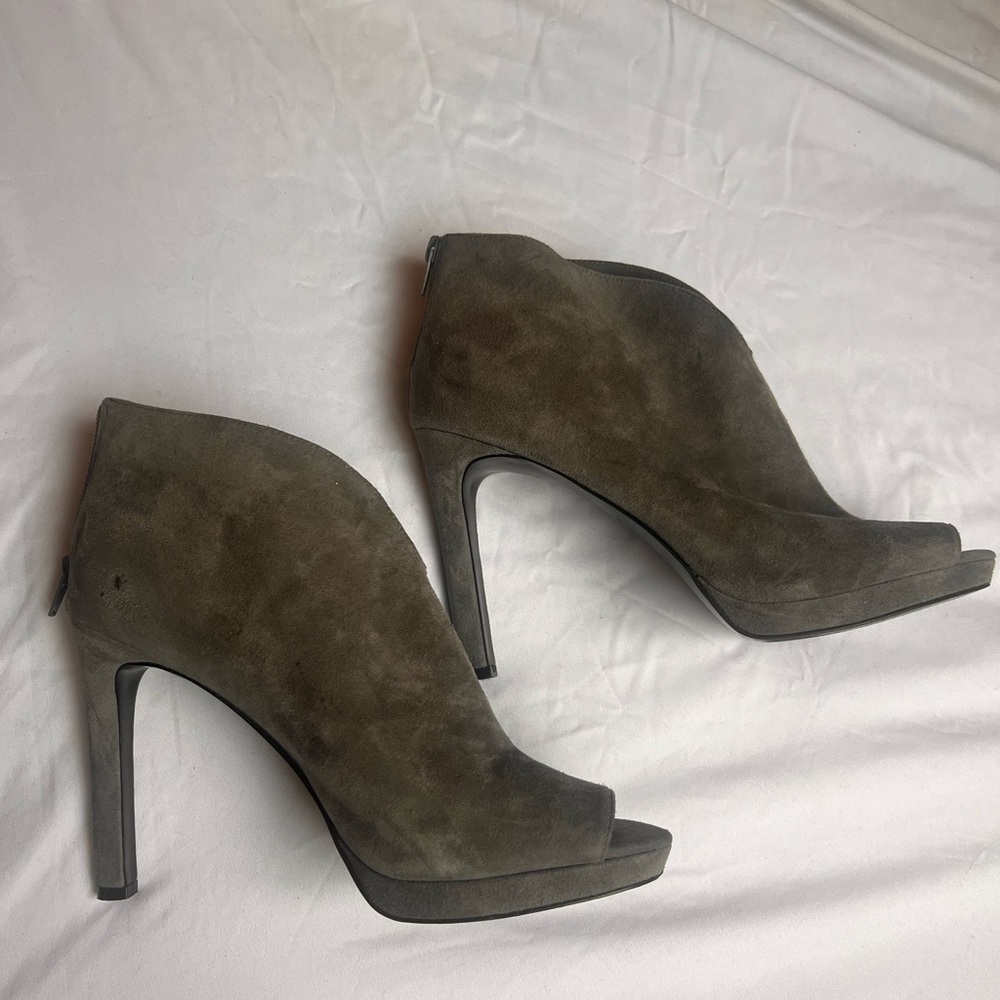NINE WEST Gray Suede and Tariano Leather Peep Toe High Heels
